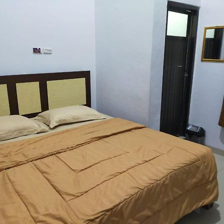 Oyo 3373 Favour Hotel Pagaralam Exterior photo
