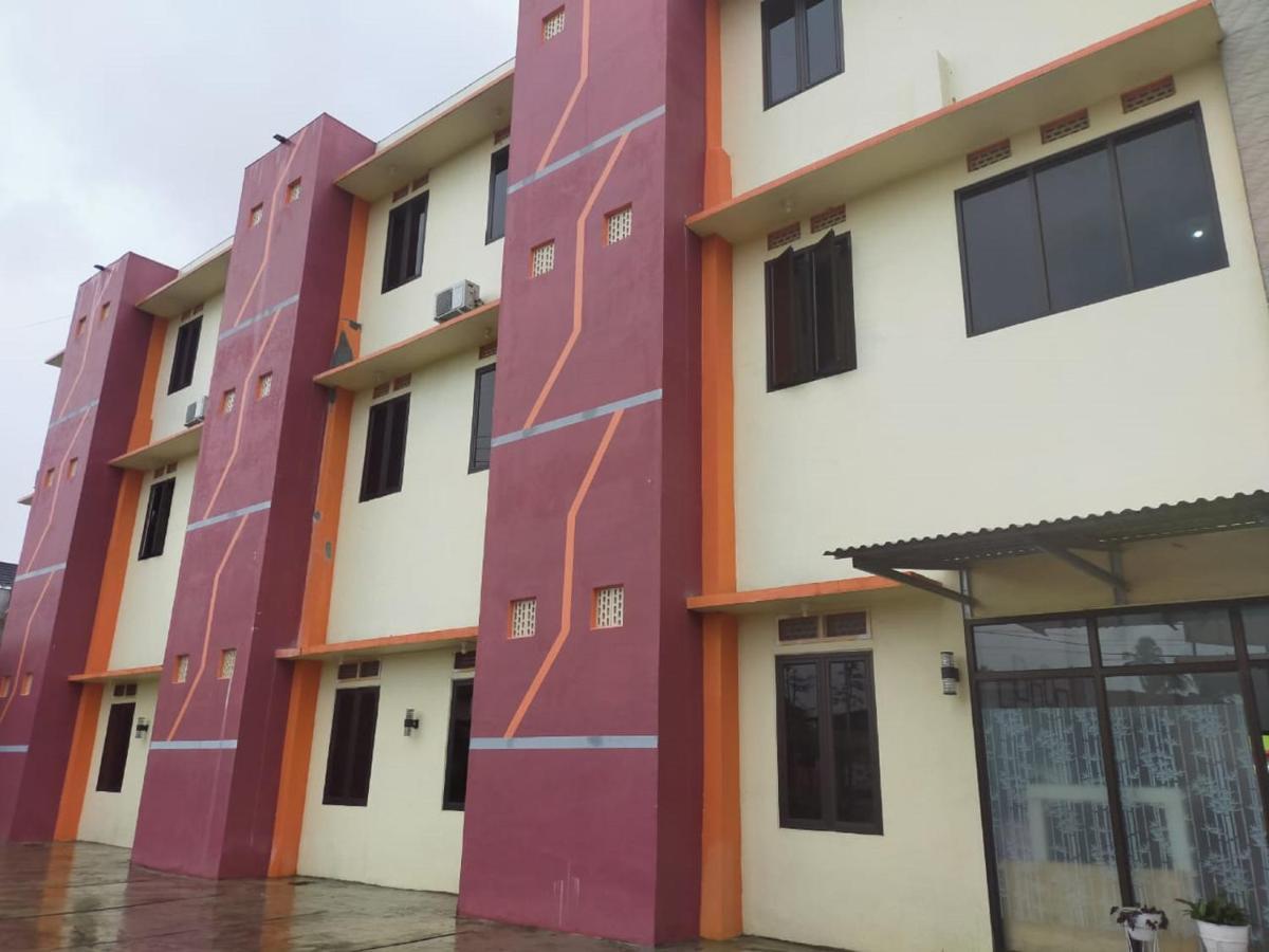 Oyo 3373 Favour Hotel Pagaralam Exterior photo