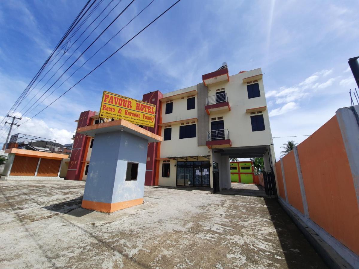 Oyo 3373 Favour Hotel Pagaralam Exterior photo